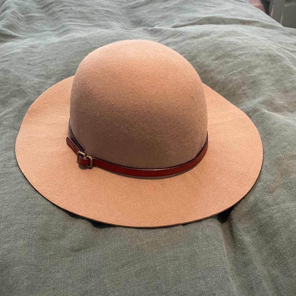 Adora 100% wool hat
